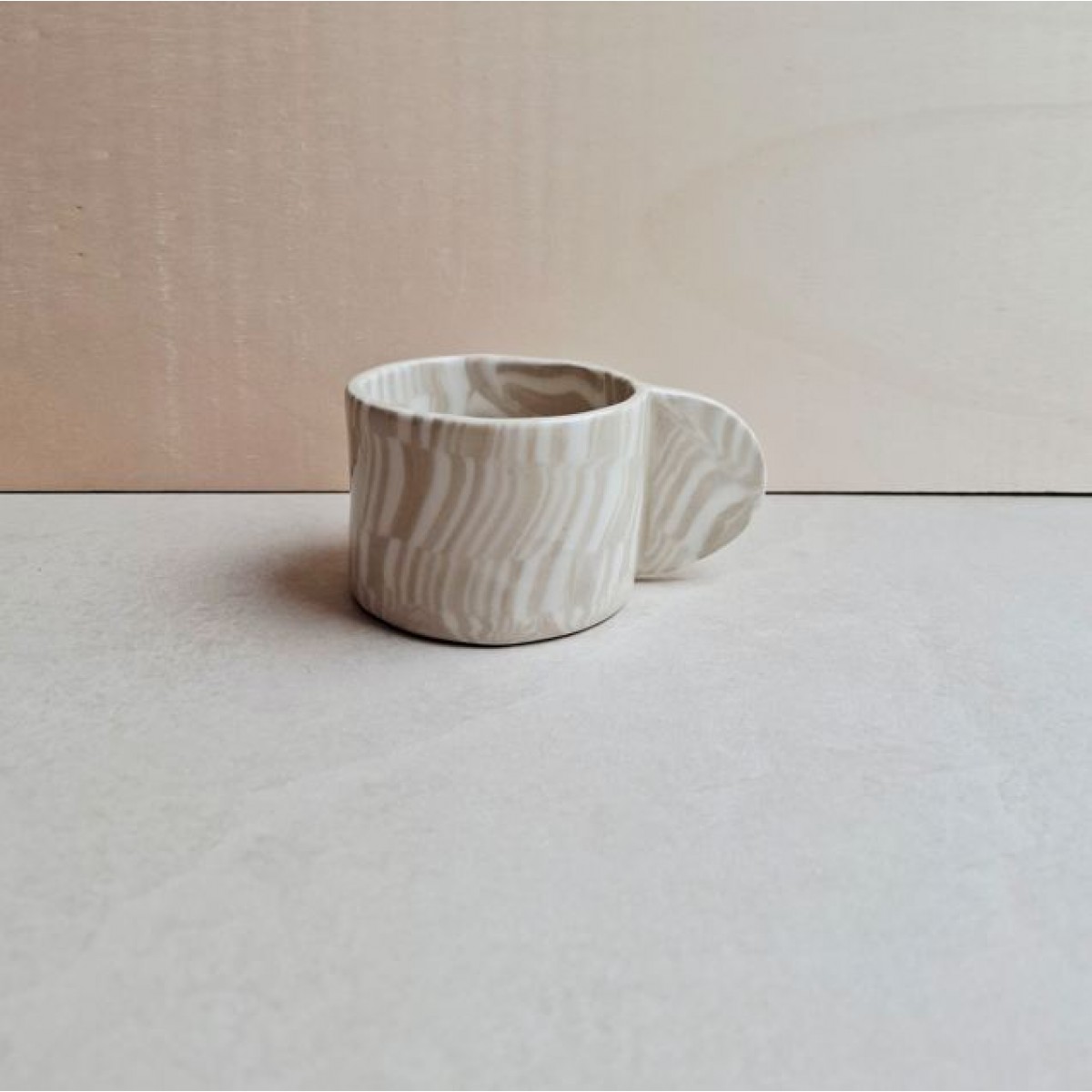 Skelini - Kaffeetasse aus Keramik - weiß-cremige Farbkombination