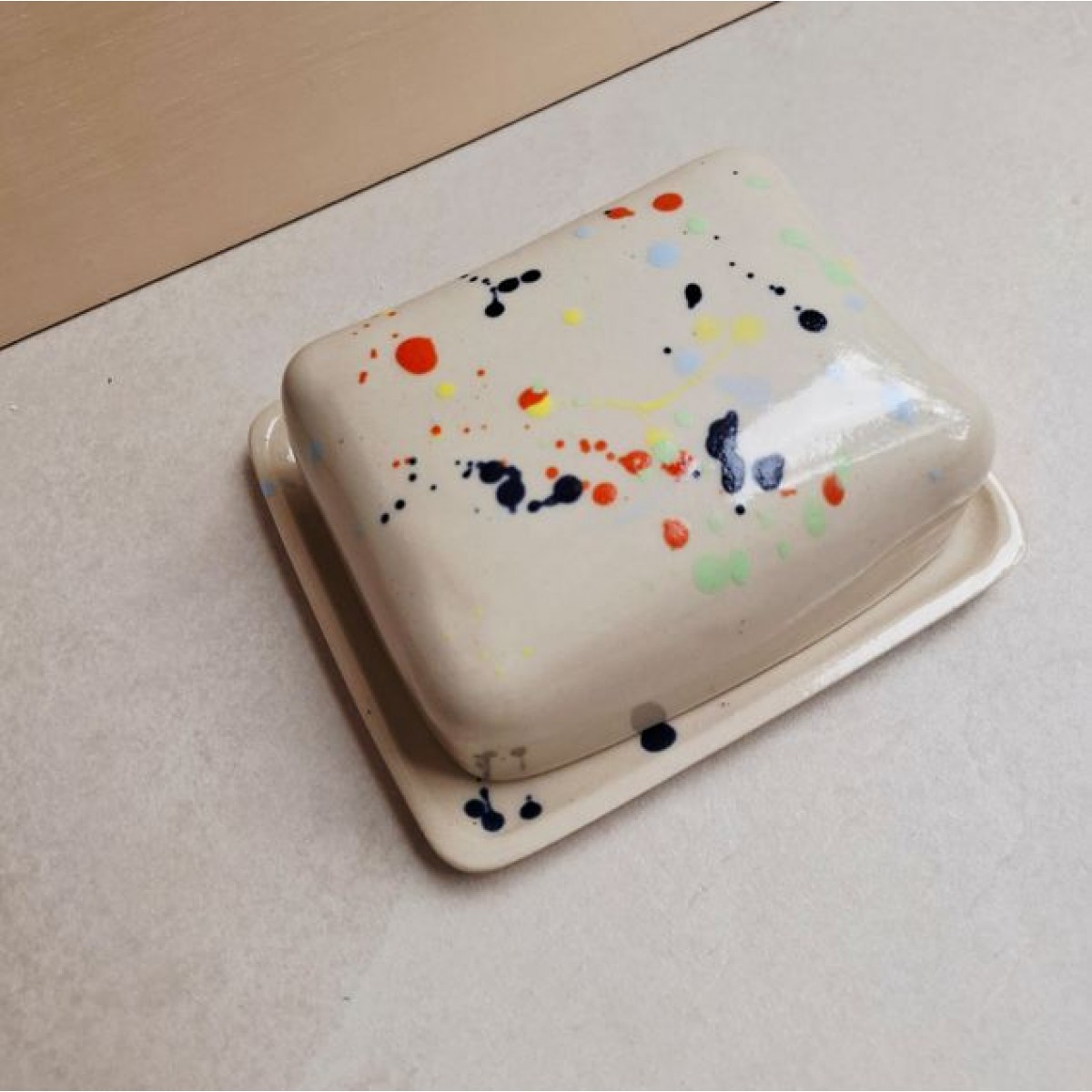 Skelini - Keramik Butterdose handgemacht bunt gesprenkelt