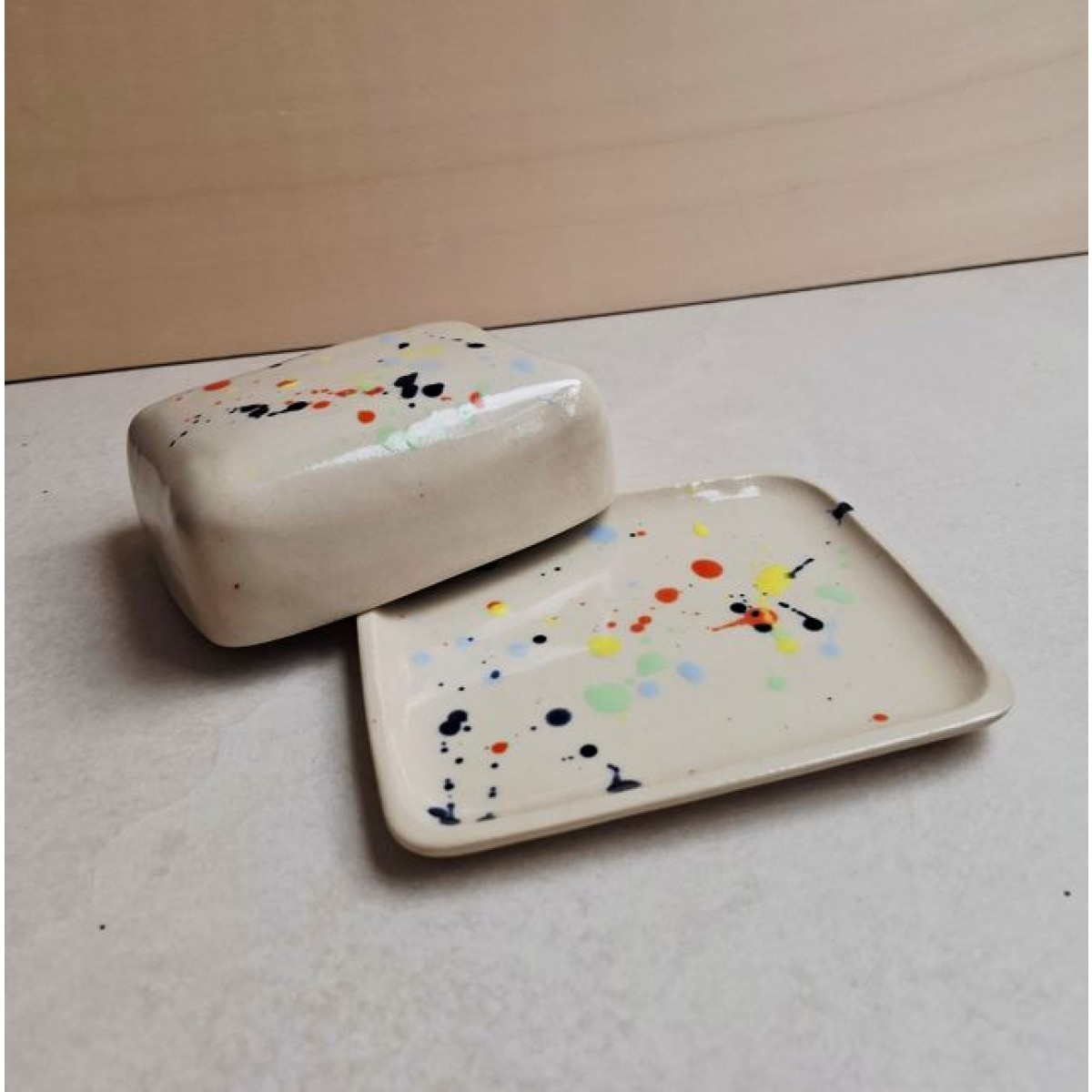 Skelini - Keramik Butterdose handgemacht bunt gesprenkelt