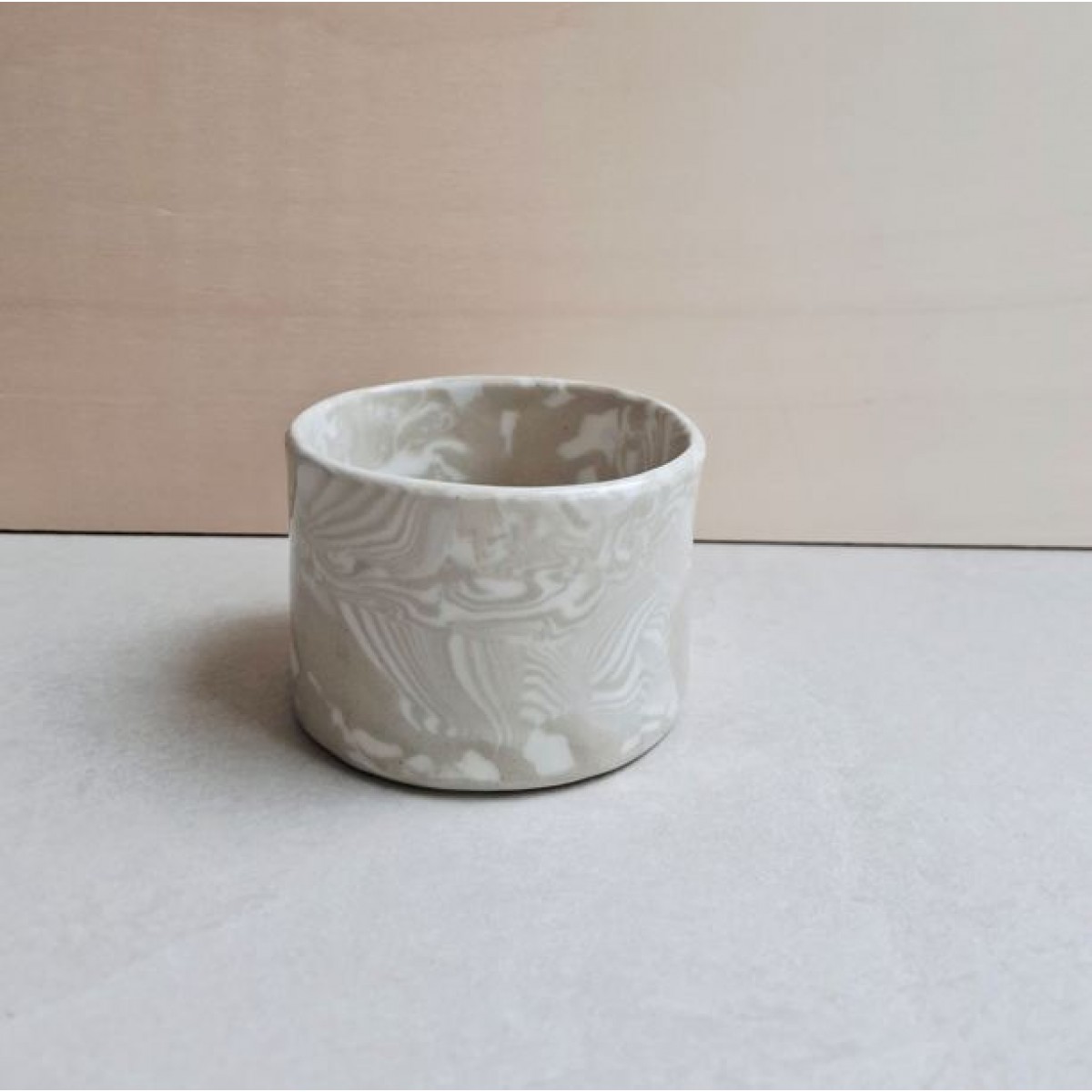 Skelini - Kaffeetasse aus Keramik - weiß-cremige Farbkombination