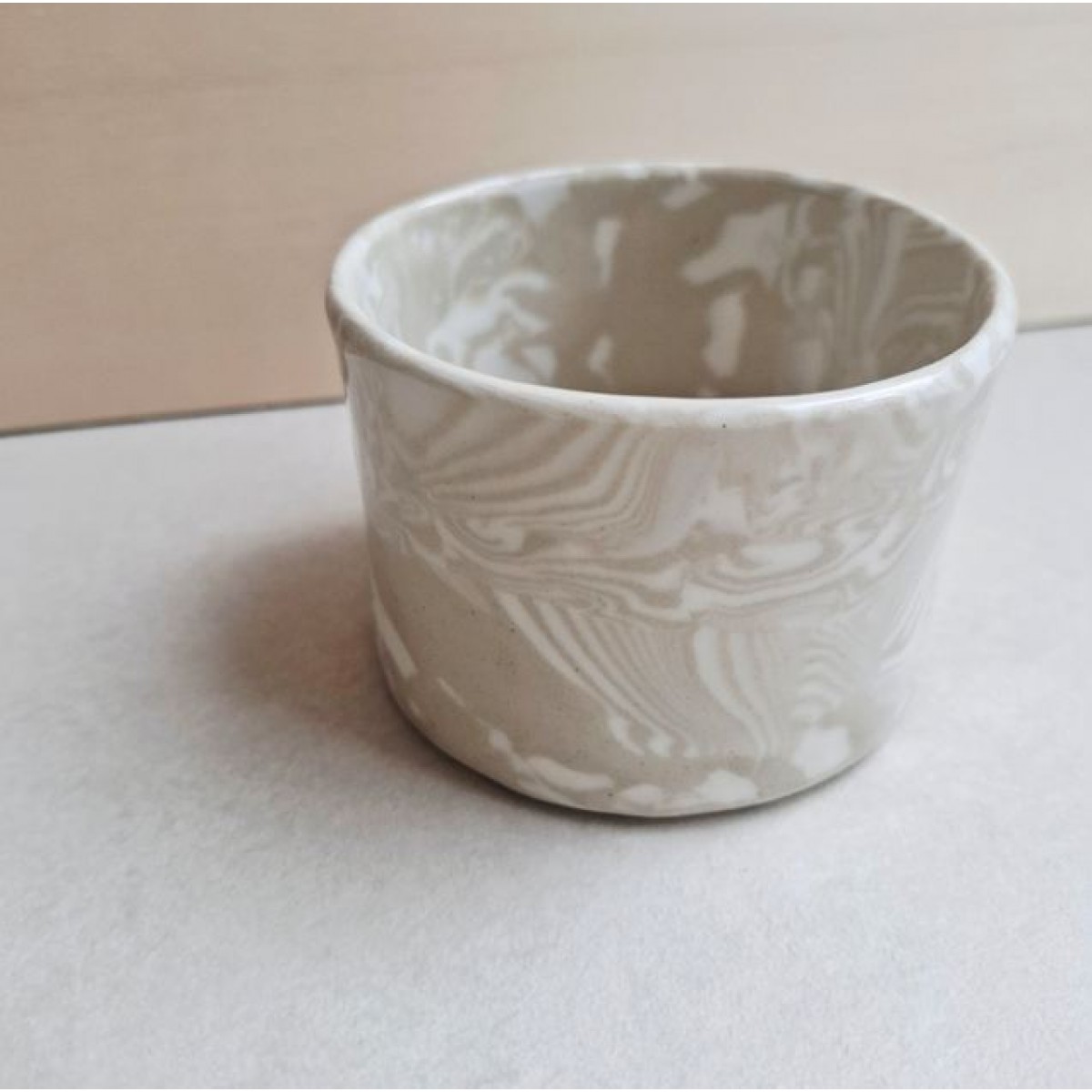 Skelini - Kaffeetasse aus Keramik - weiß-cremige Farbkombination