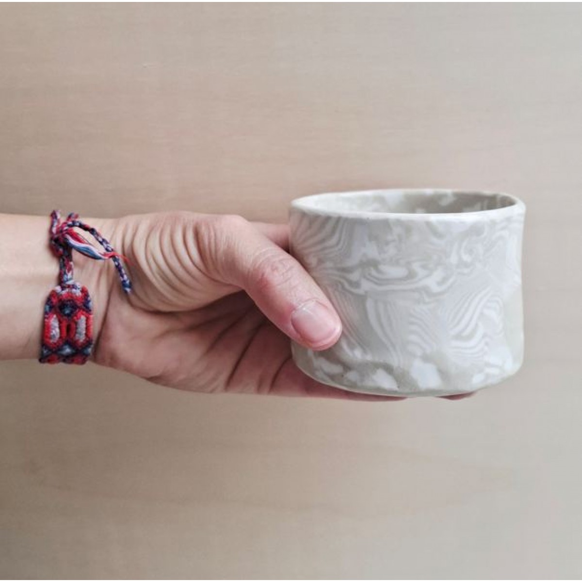 Skelini - Kaffeetasse aus Keramik - weiß-cremige Farbkombination