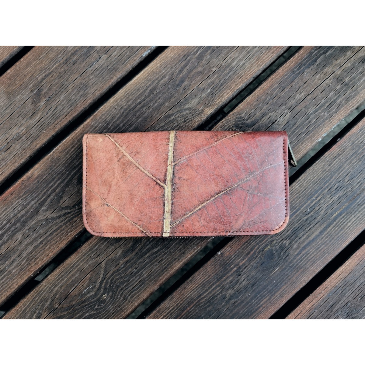 Portemonnaie/ Geldbörse aus recycelten Blättern, Nachhaltige vegan Brieftasche mit Zipper in Rot/ Braun - Vegan & umweltfreundlich