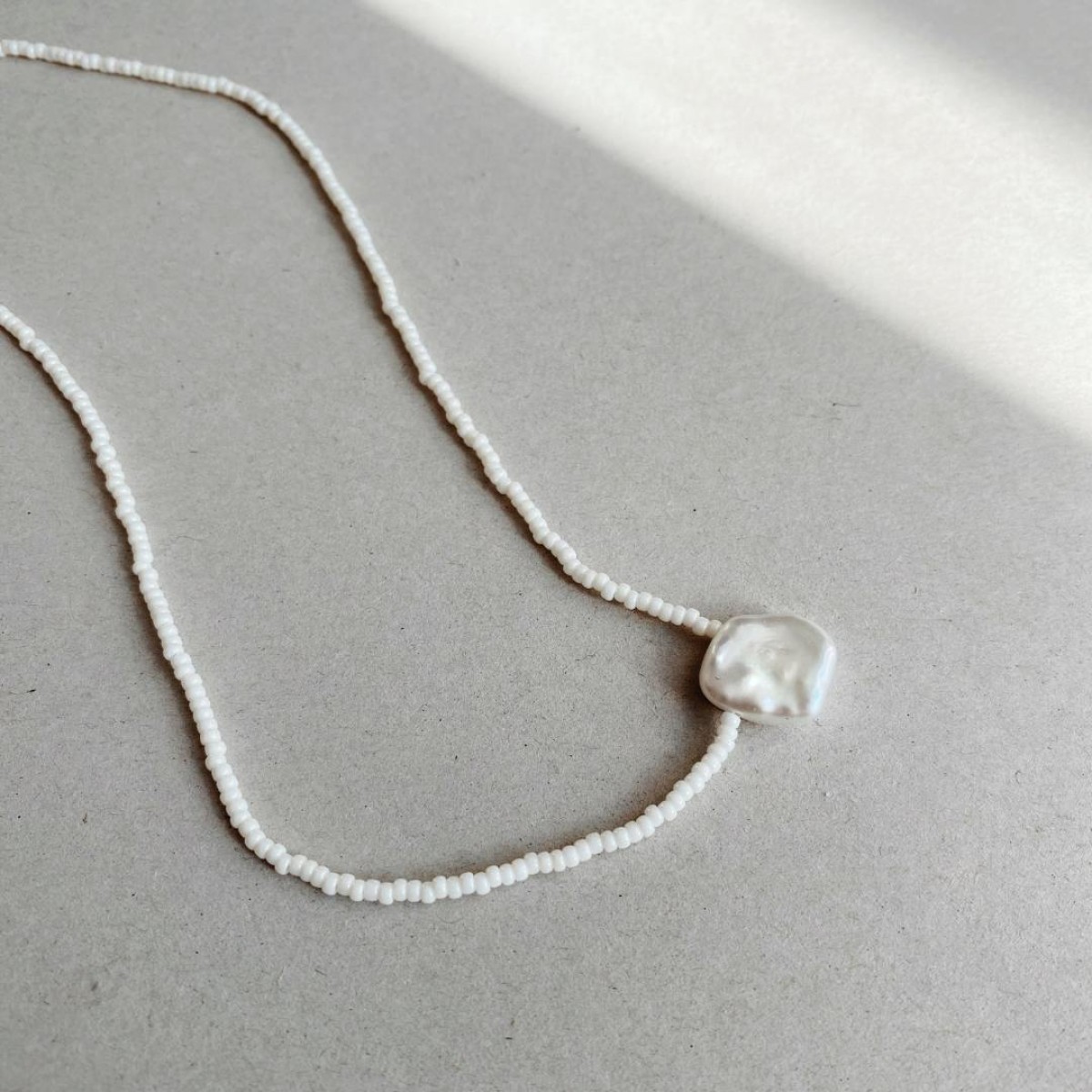 IDA PING JEWELRY // SWEET PEARL Halskette aus Miyuki Glasperlen und Süsswasserperle