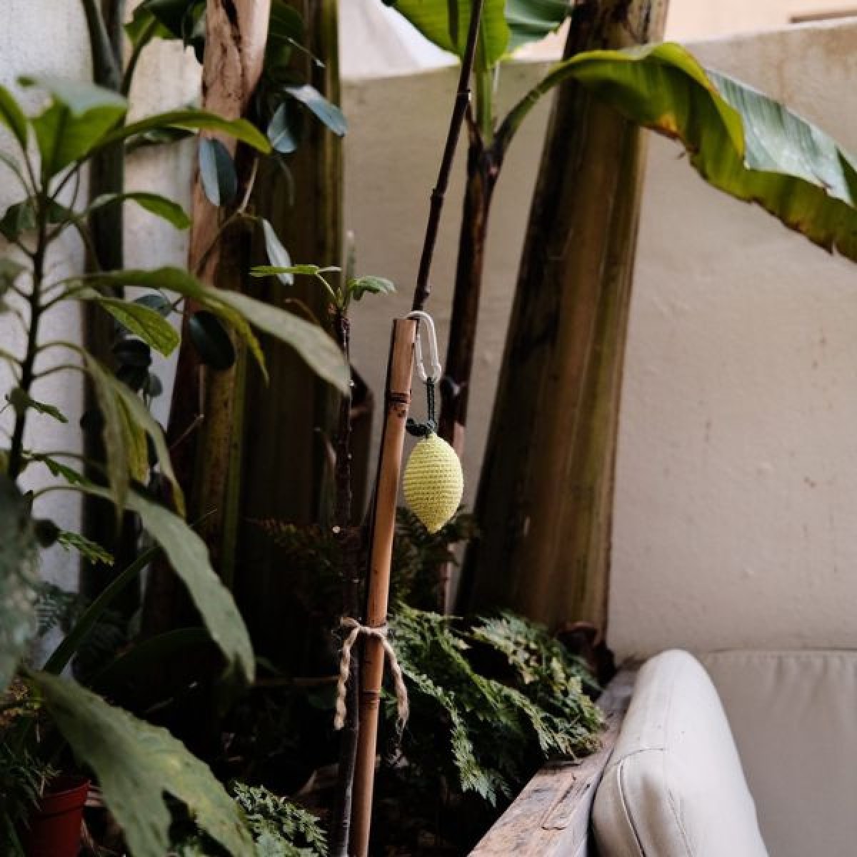 'Lemon Charm' gehäkelter Zitronen Anhänger von crroco studio