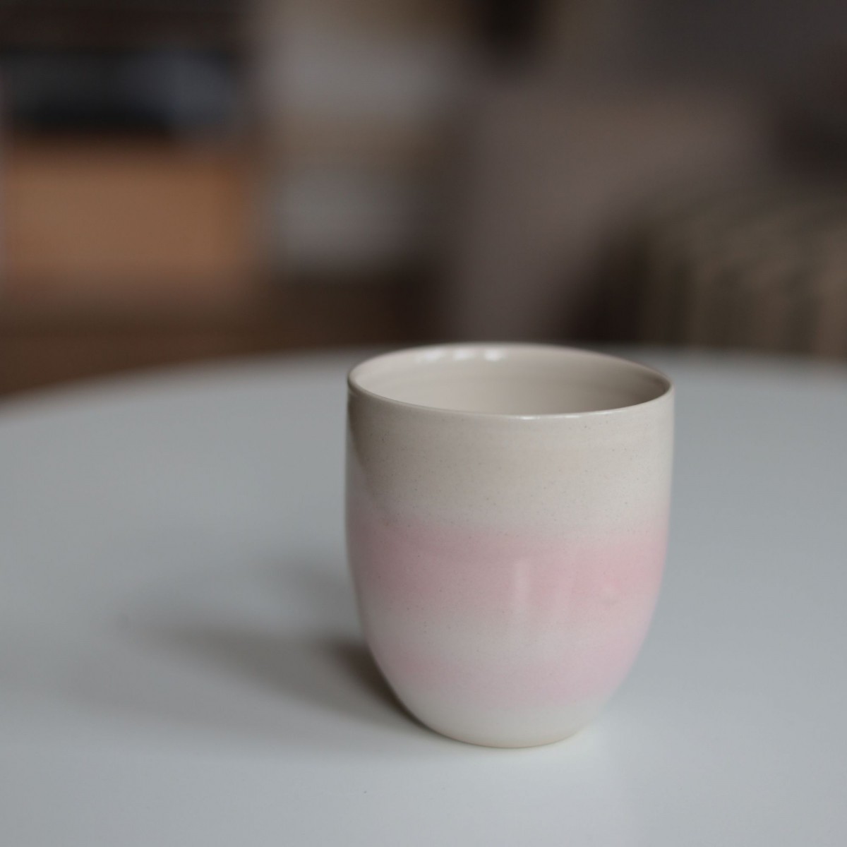 AURA Keramikbecher Rosa – Handgemachter Kaffeebecher mit Farbverlauf, Steinzeug Tasse, Handmade Cup, Geschenk für Kaffeeliebhaber