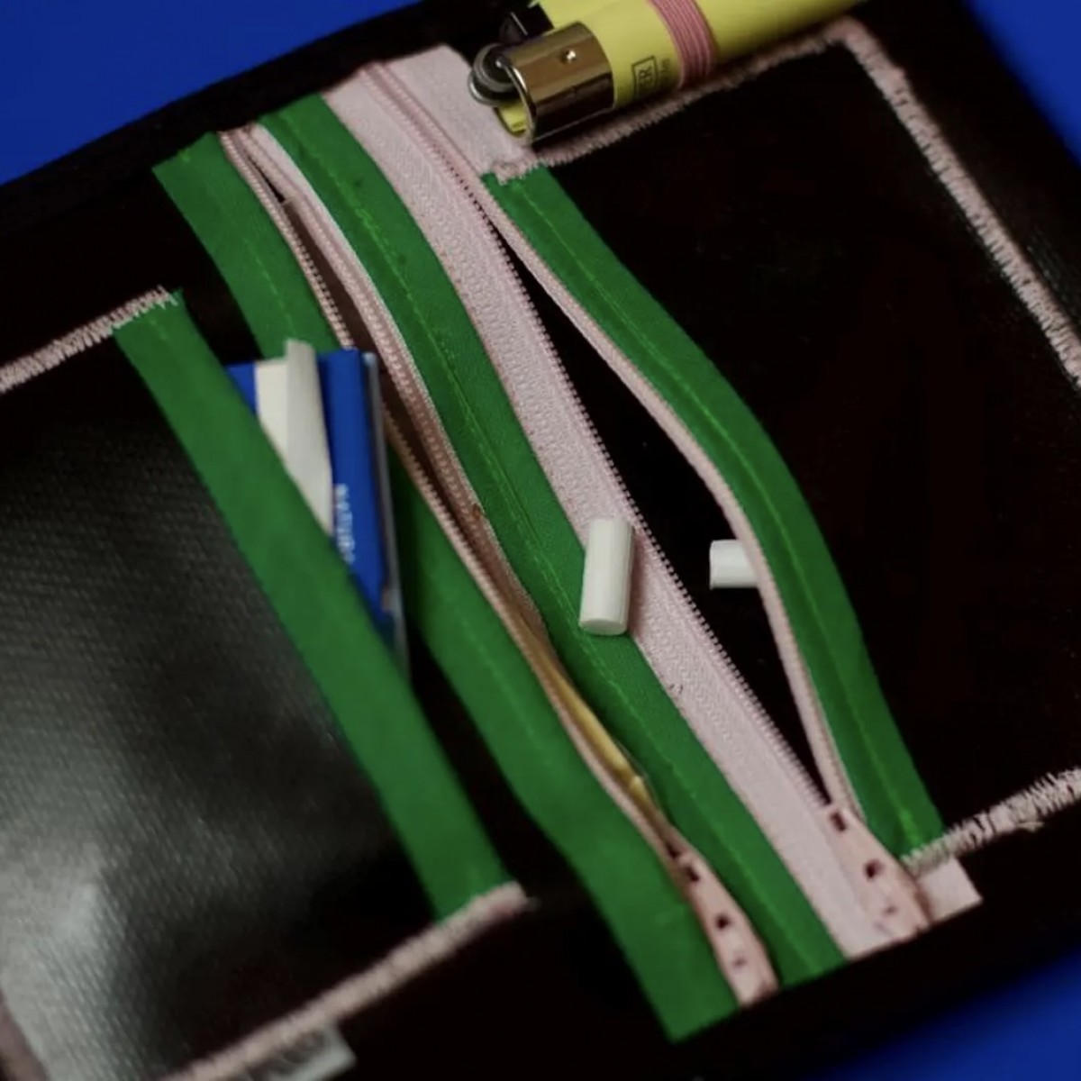 Tabaktasche / Portemonnaie – Upcycling aus LKW-Plane - Schwarz & Grün - Pikto3000