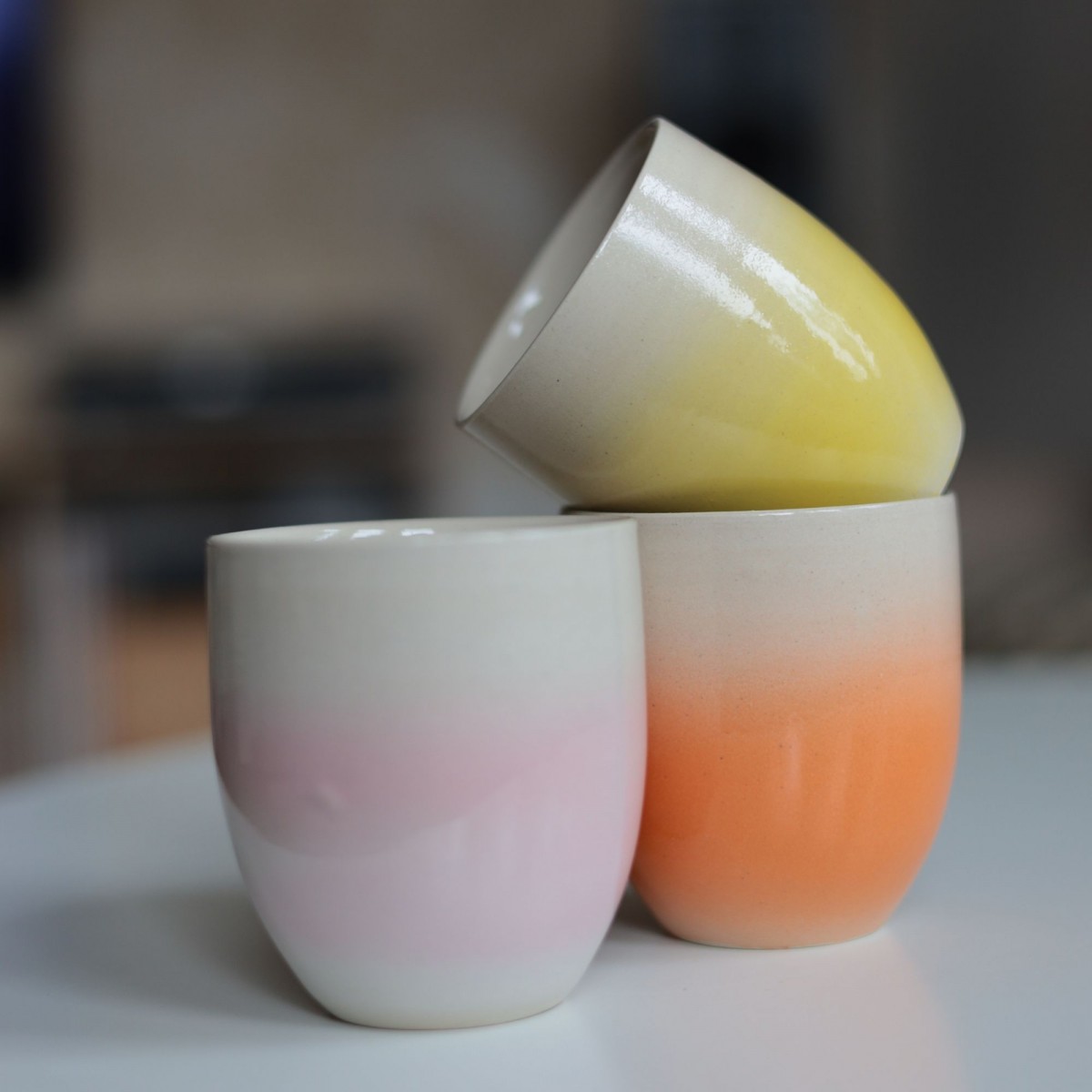 AURA Keramikbecher Rosa – Handgemachter Kaffeebecher mit Farbverlauf, Steinzeug Tasse, Handmade Cup, Geschenk für Kaffeeliebhaber