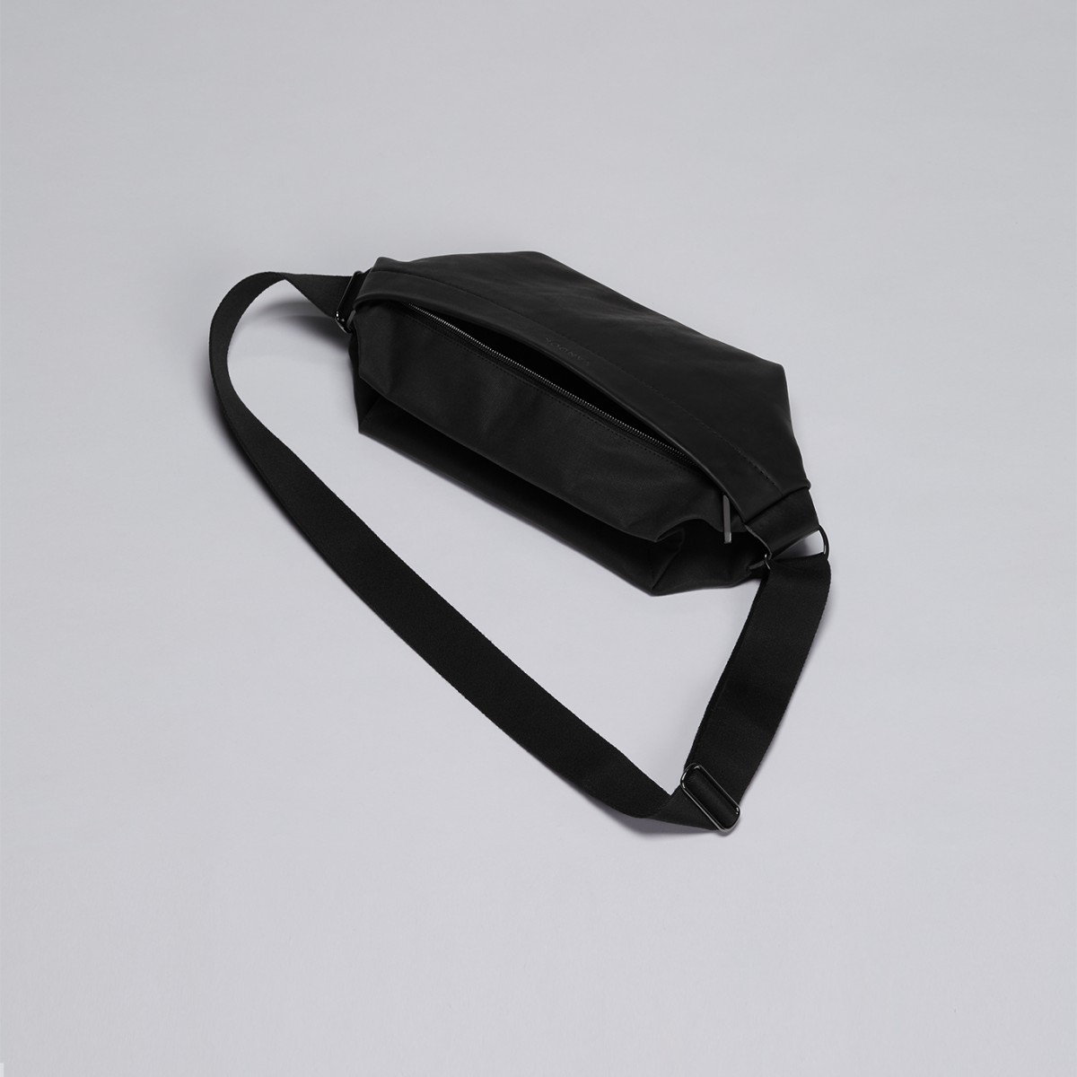 VANOOK - Sling Bag Large Black