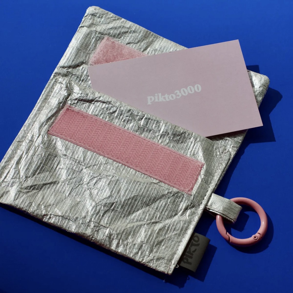 Pikto3000 Mini-Portemonnaie – Silber mit rosa Details – Superleichtes Tyvek®-Wallet