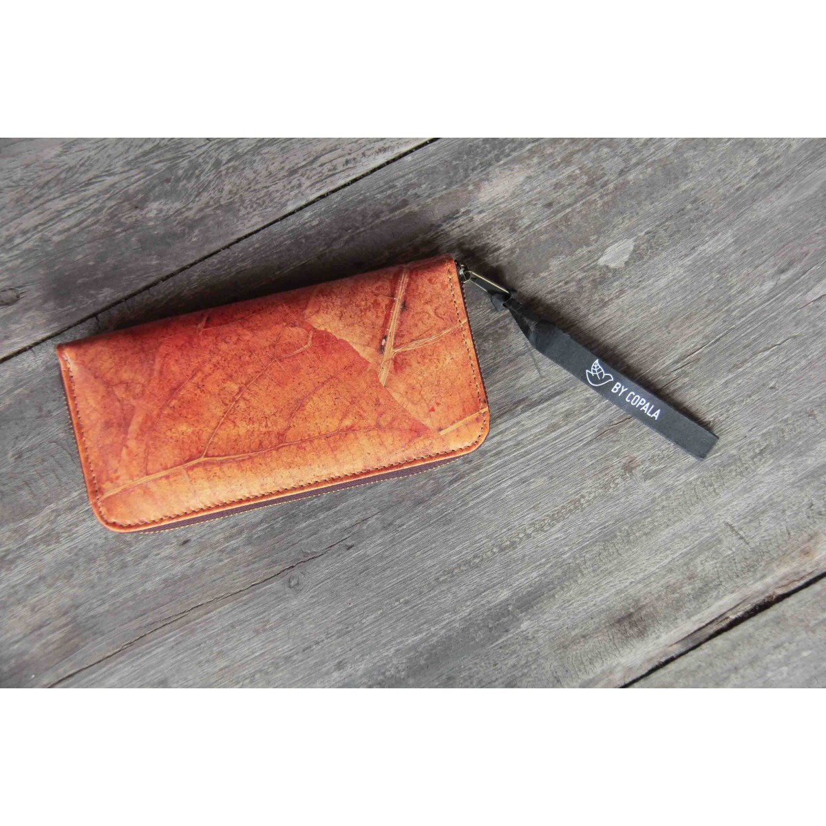 Portemonnaie aus recycelten Blättern / Nachhaltige vegane Brieftasche in orange - braun BY COPALA