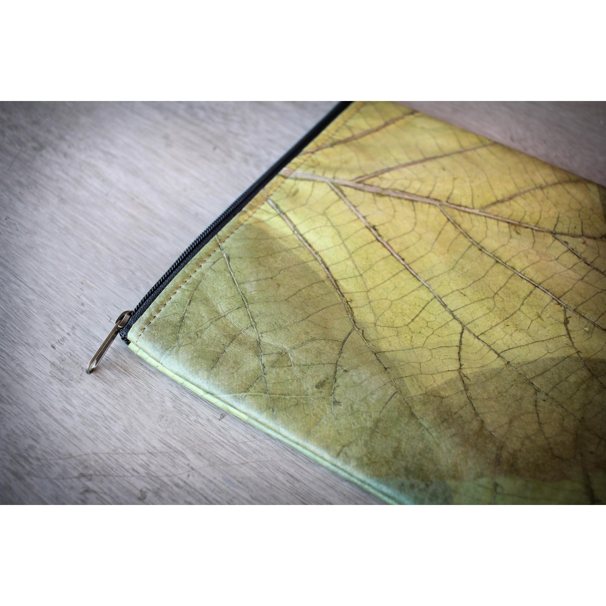 Nachhaltige vegane 13–14 Zoll Laptoptasche aus Blättern, MacBook Hülle – Vegan Leder mit Zipper in grün