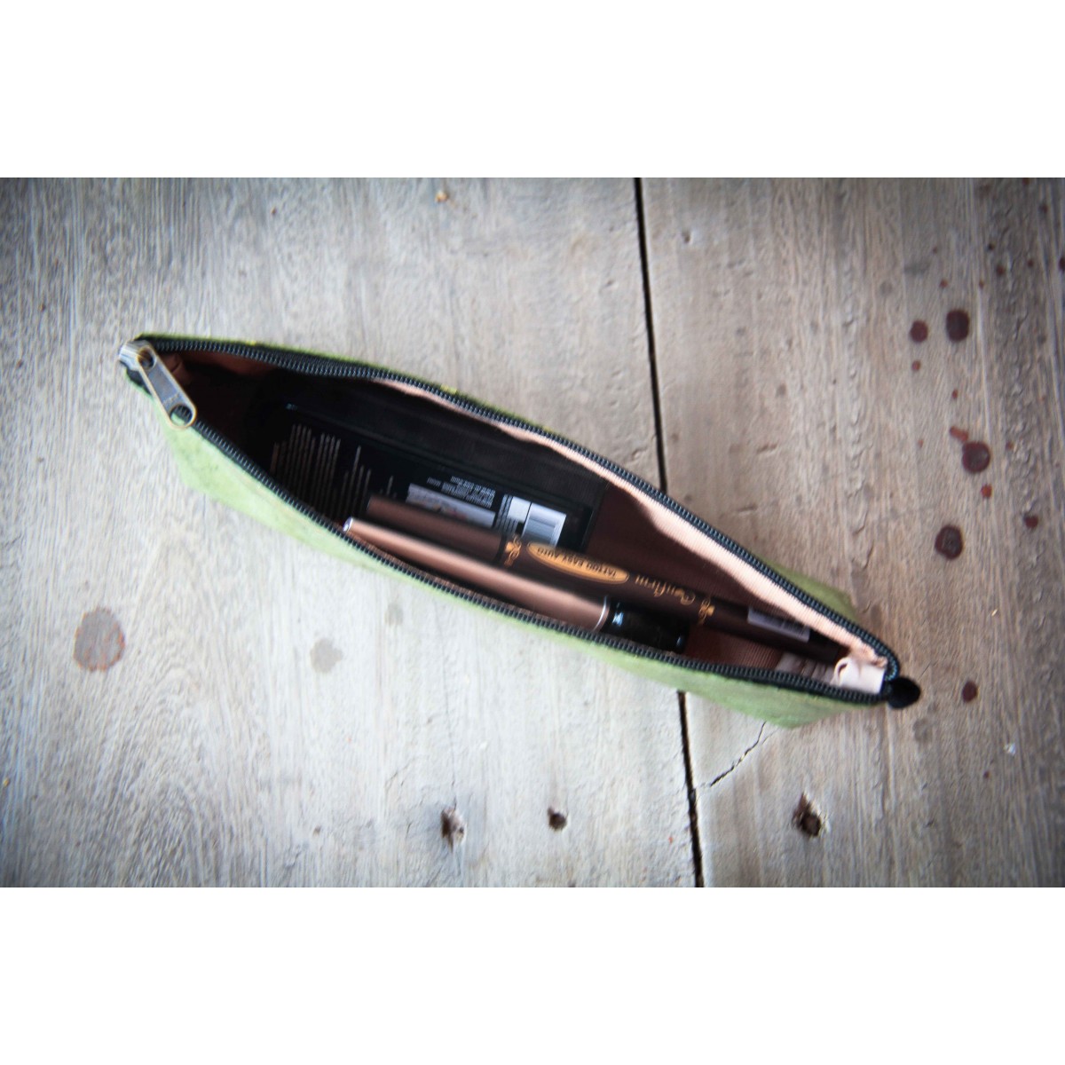 Federmappe / Etui / Kulturtasche aus Blättern in grün