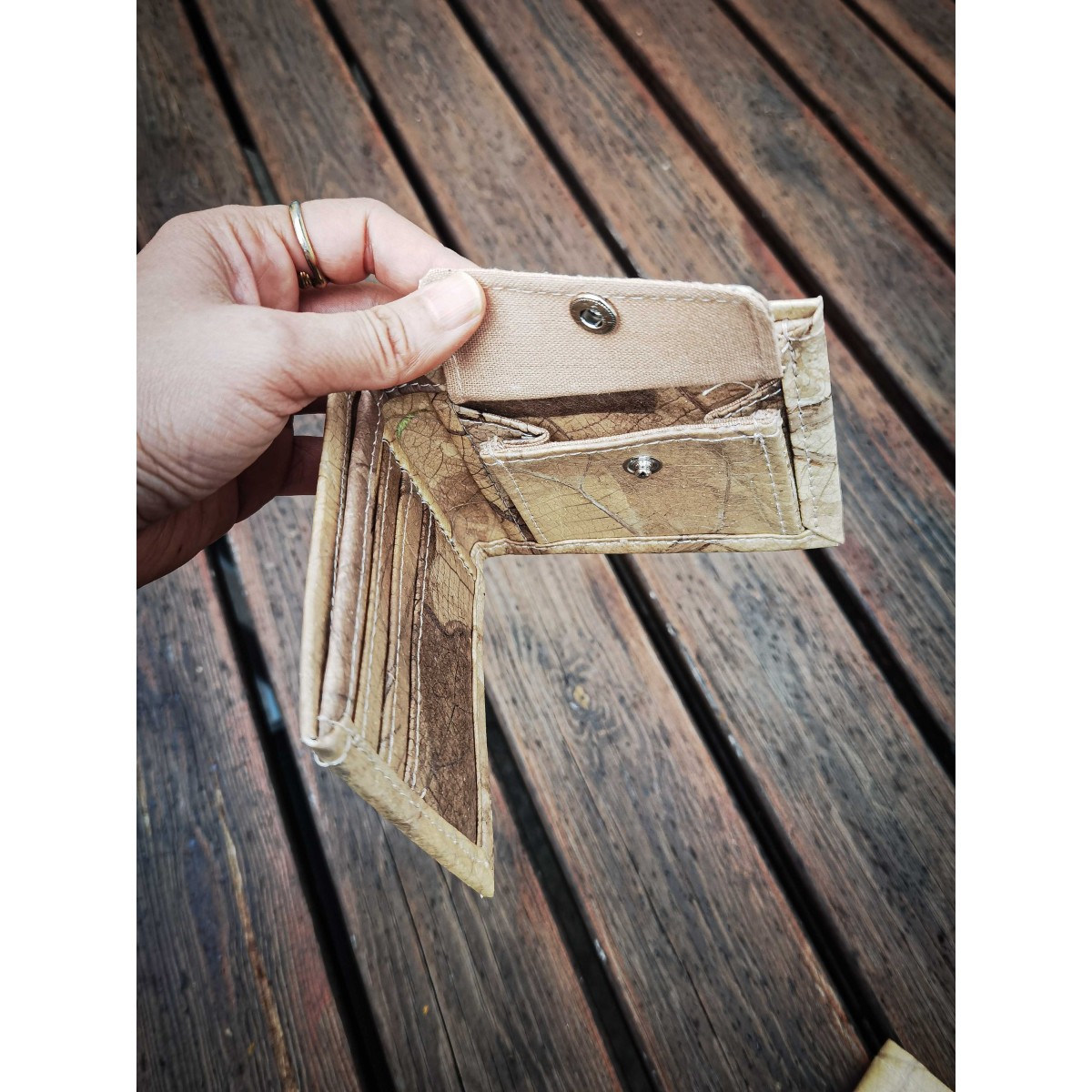Portemonnaie aus laminierten Blättern in grün, 1-fach gefaltet - natur beige