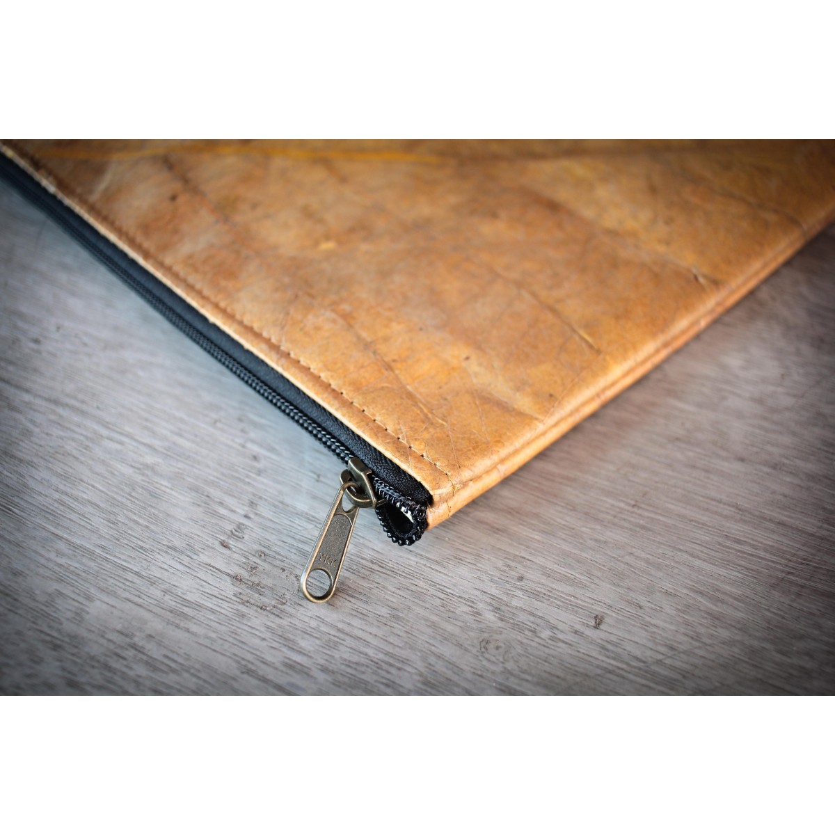Nachhaltige vegane 15–16 Zoll Laptoptasche aus Blättern, MacBook Hülle – Vegan Leder mit Zipper in gelb