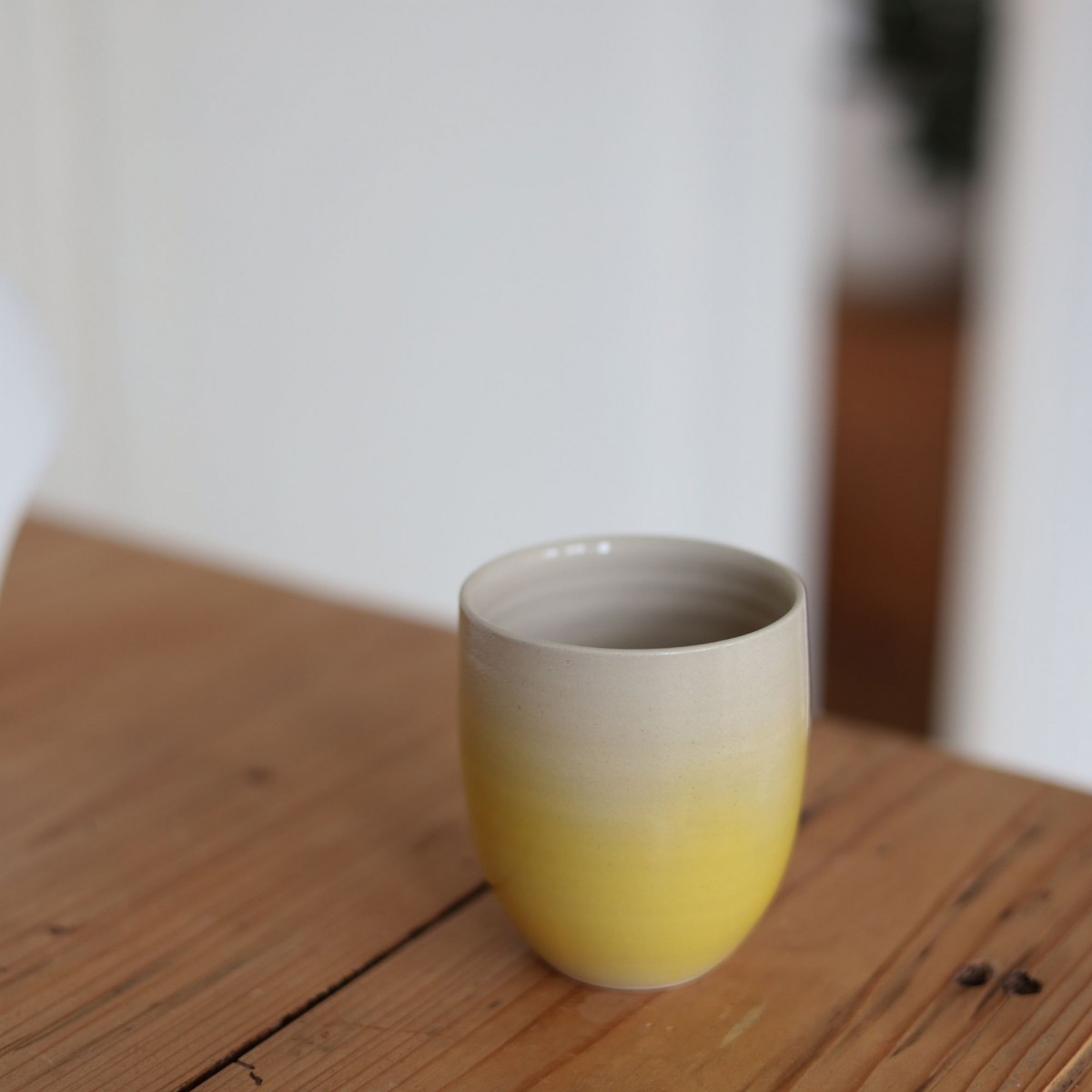 AURA Keramikbecher Gelb – Handgemachter Kaffeebecher mit Farbverlauf, Steinzeug Tasse, Handmade Cup, Geschenk für Kaffeeliebhaber