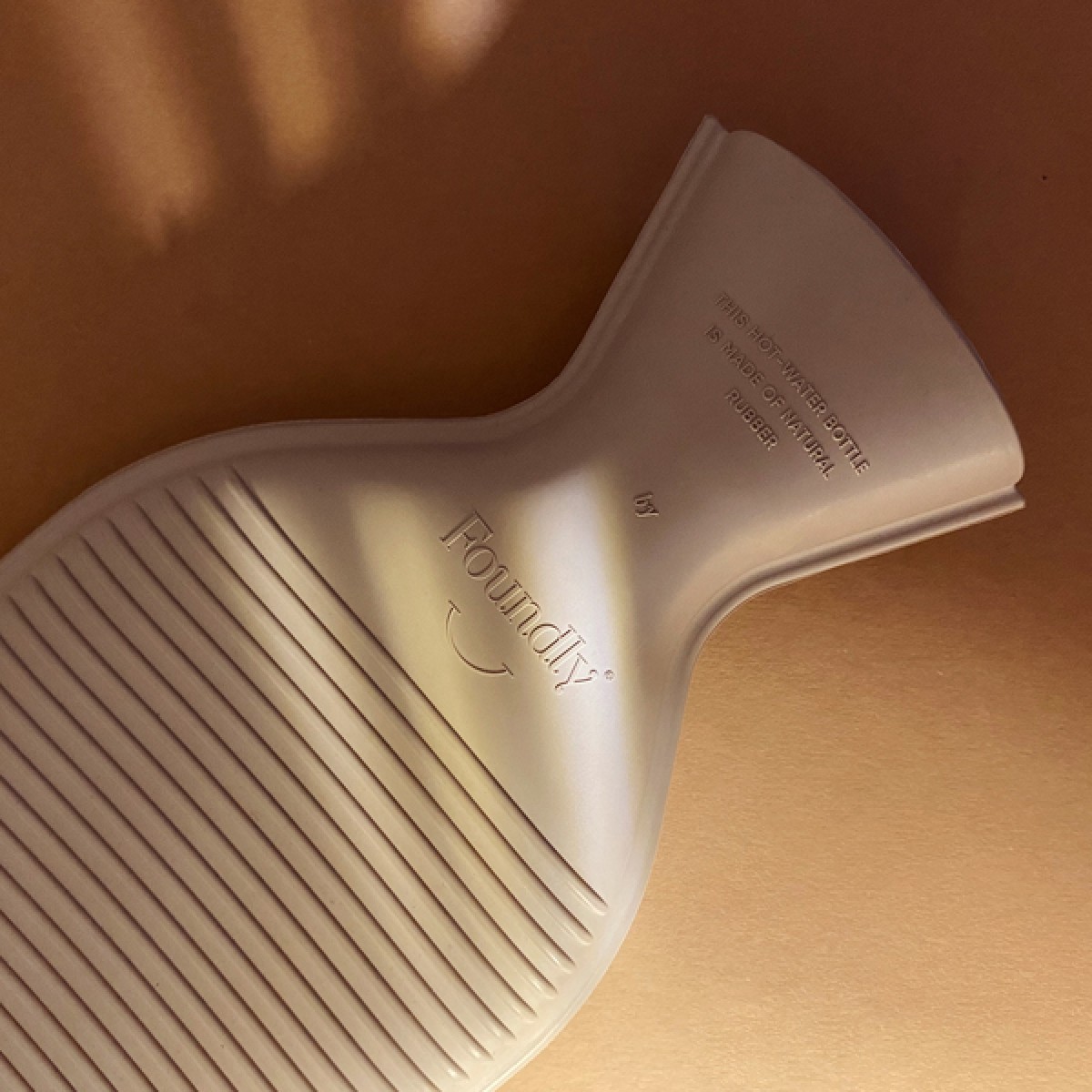 Ergonomische und nachhaltige Wärmflasche mit Tragegurt - Hot-water bottle - Ready-to-wear – Foundly