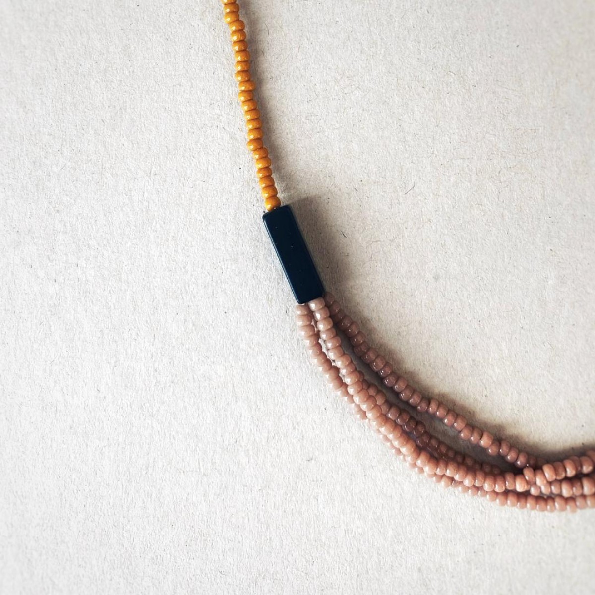 IDA PING JEWELRY // DUSTY ROSE Halskette aus Miyuki Glasperlen und Onyx