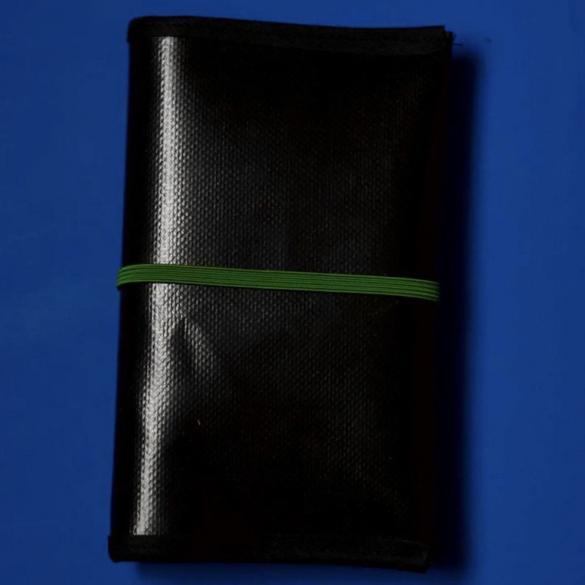 Tabaktasche / Portemonnaie – Upcycling aus LKW-Plane - Schwarz & Grün - Pikto3000