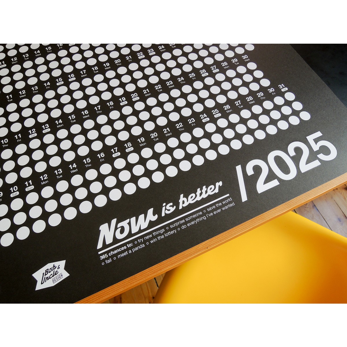 Bob And Uncle Design – Wandkalender – Now Is Better 2025 – Schwarz – 680 x 1000 mm