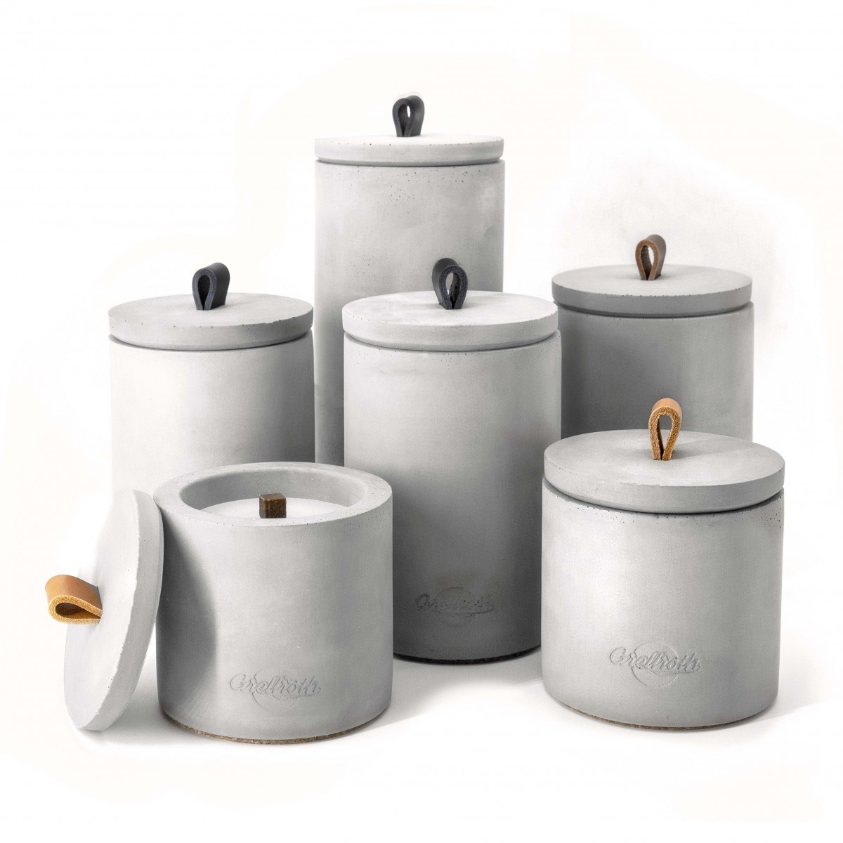 Nachfüllbares Beton-Outdoor-Feuer “LIGHT S“ – mit Ledergriff Farbe Cognac - Ideal Wachsreste verbrauchen