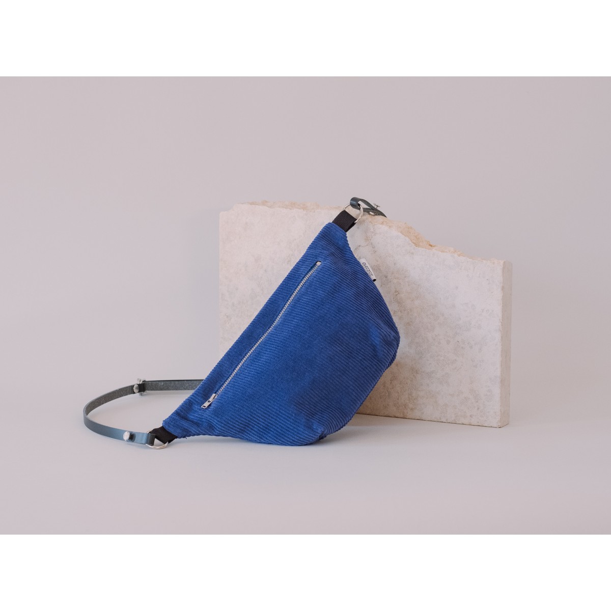 ZACAMO – Bauchtasche • Cord • kobaltblau