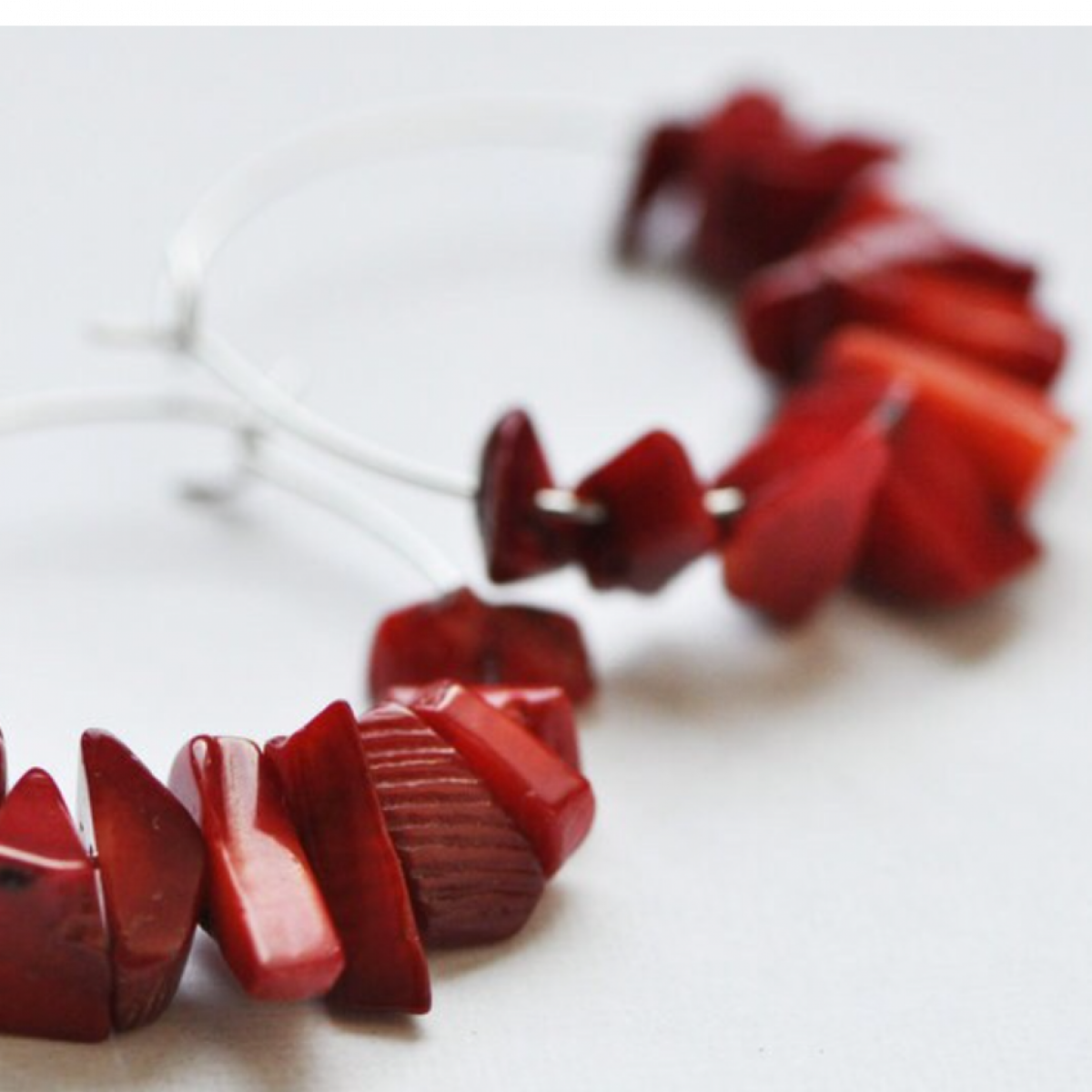 nahili CREOLEN "coral" Ohrringe silbern rote Koralle Splitter  nickelfrei