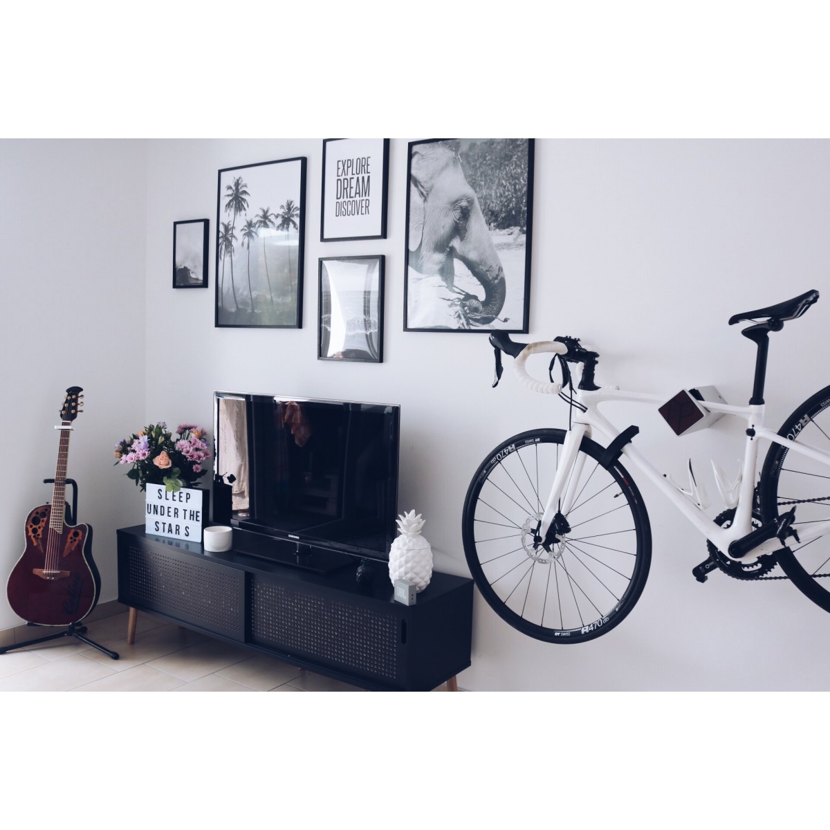 Stilvolle Design Fahrrad Wandhalterung | PARAX® D-RACK | für Rennrad, Hardtail, Cityrad & Tourenrad | Schwarz mit Kebony Holz