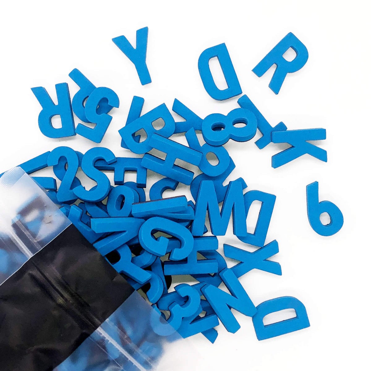 Set mit 200 modernen Magnetbuchstaben, Zahlen & Sonderzeichen. BREMER BLAU | TYPE OH