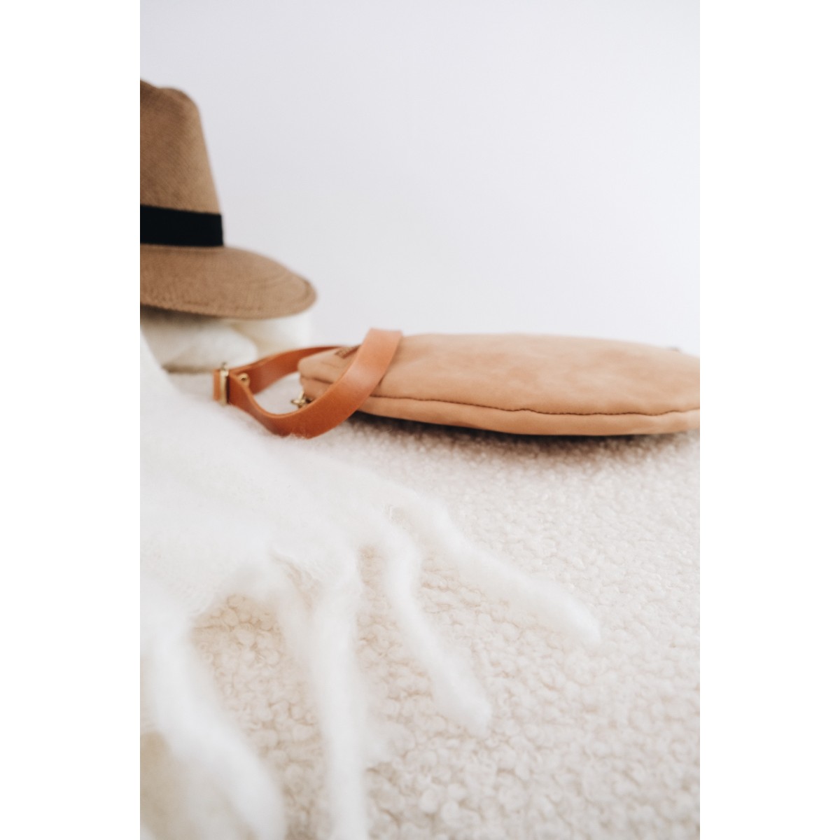 OAY || Brusttasche HALFMOON aus Naturleder - cognac braun