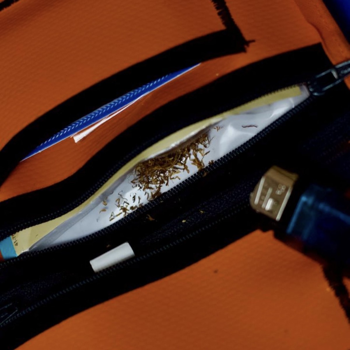 Tabaktasche / Portemonnaie – Upcycling aus LKW-Plane (Orange & Schwarz) - Pikto3000