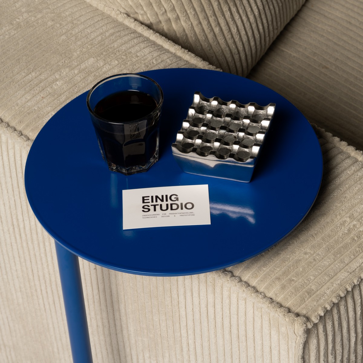 Einig Studio - Beistelltisch Blau