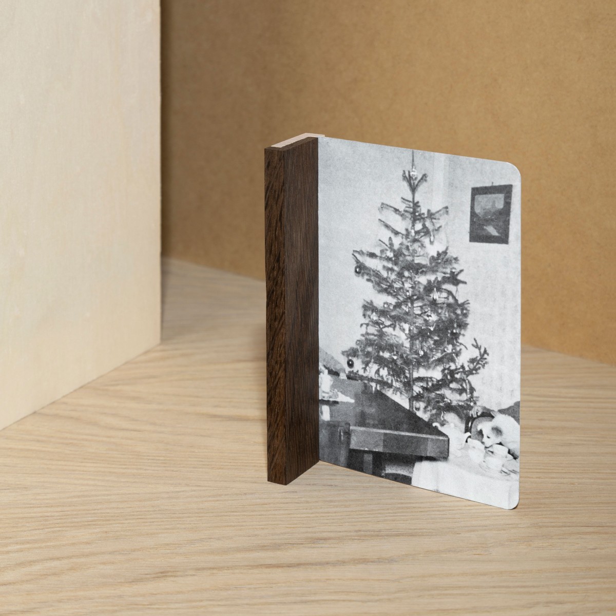 LOOP Postkarten und Fotohalter
geräuchert Eichenholz / Ahornholz - Corteccia