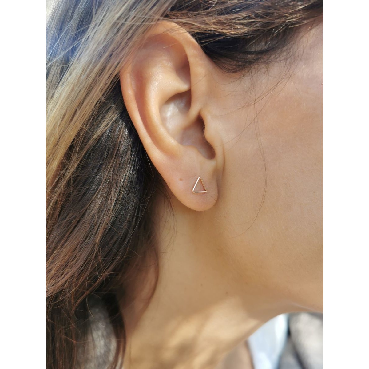 Minimalistische Rosé Gold Dreieck Ohrstecker, dein neuer Everyday Favorit - auch in Sterling Silber und Gold Filled - KIZZU Schmuck