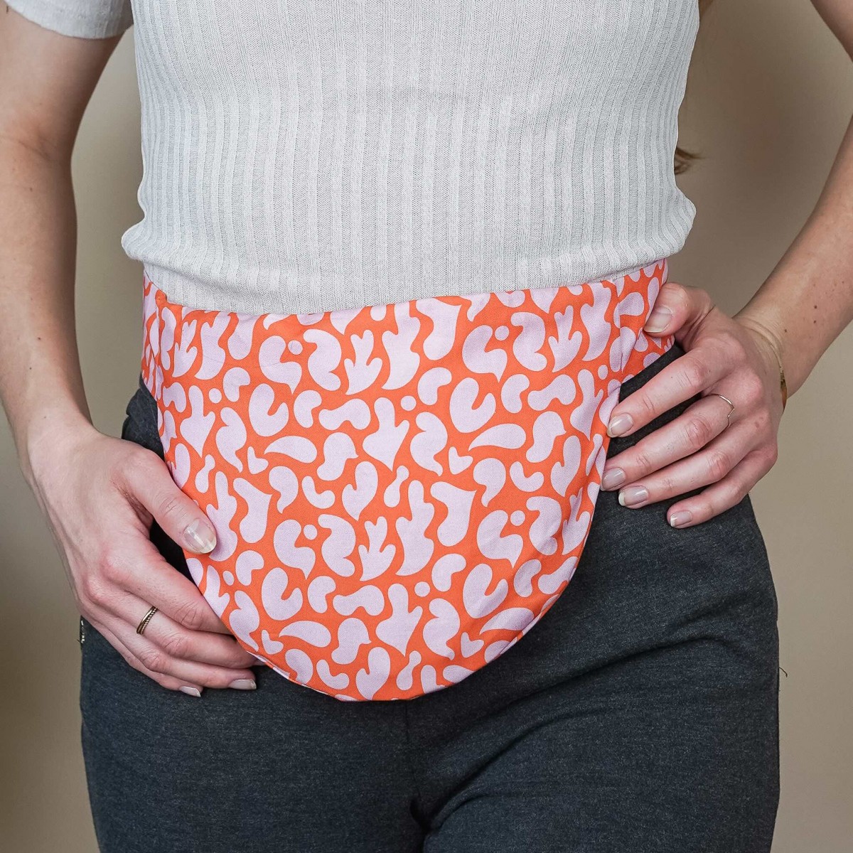 Wärmekissen mit Bindeband & Dinkel gefüllt "Orange-Pink" – Tochter von Walter