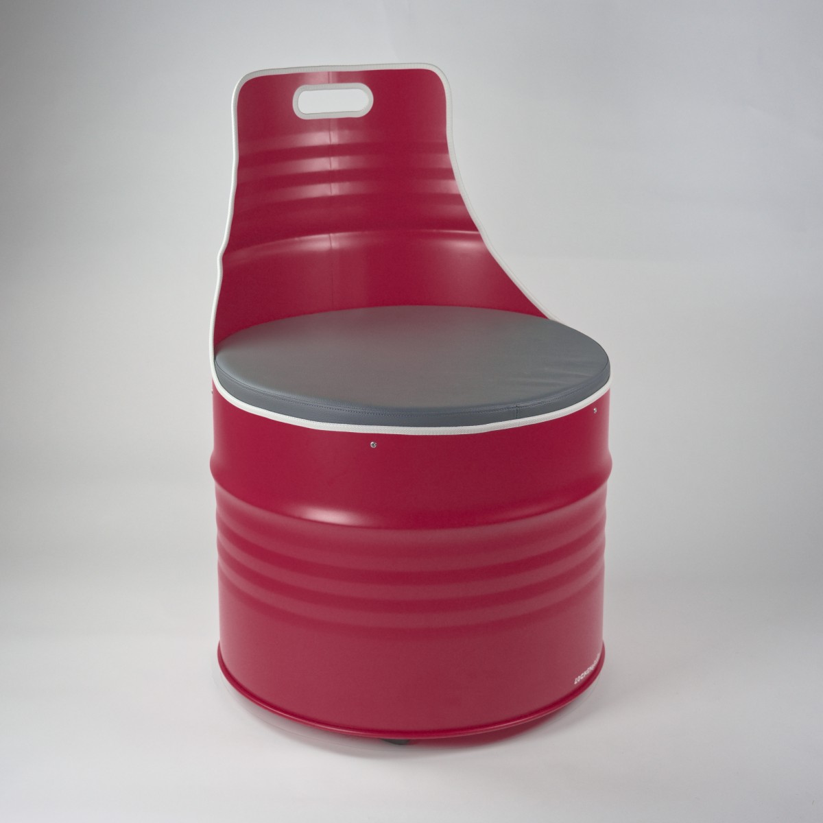 Lockengelöt - Sessel aus einem Ölfass