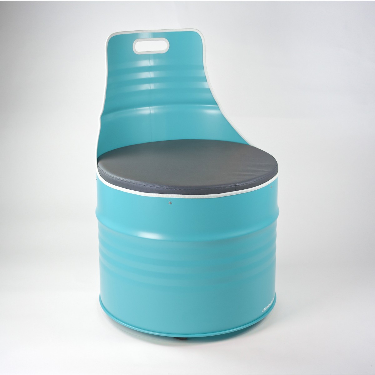 Lockengelöt - Sessel aus einem Ölfass