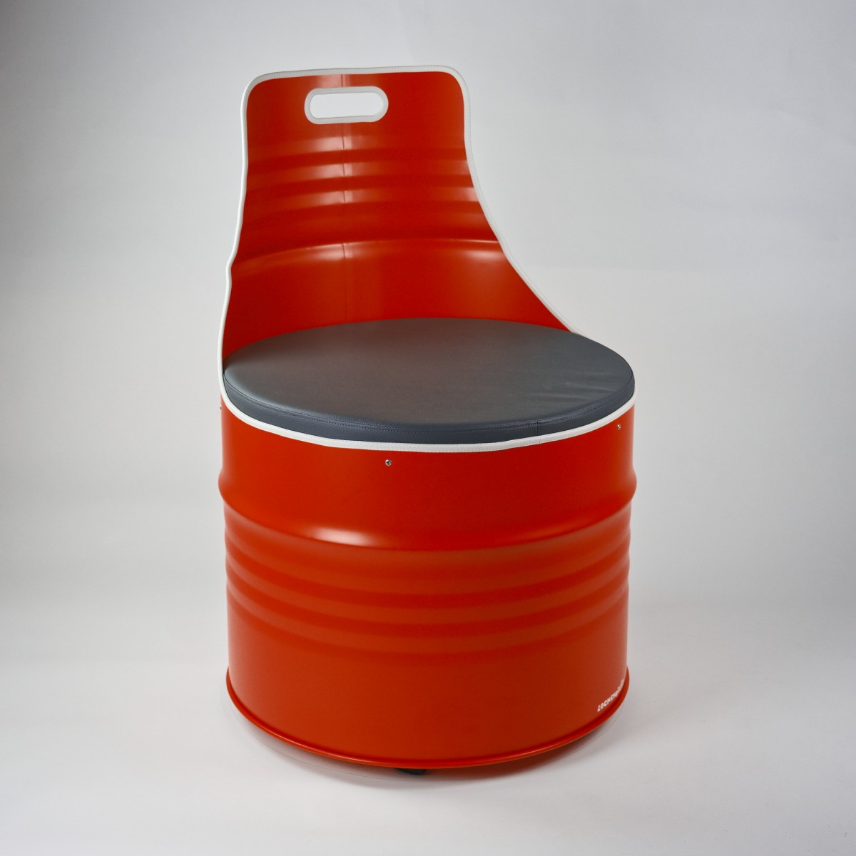 Lockengelöt - Sessel (2) aus einem Ölfass