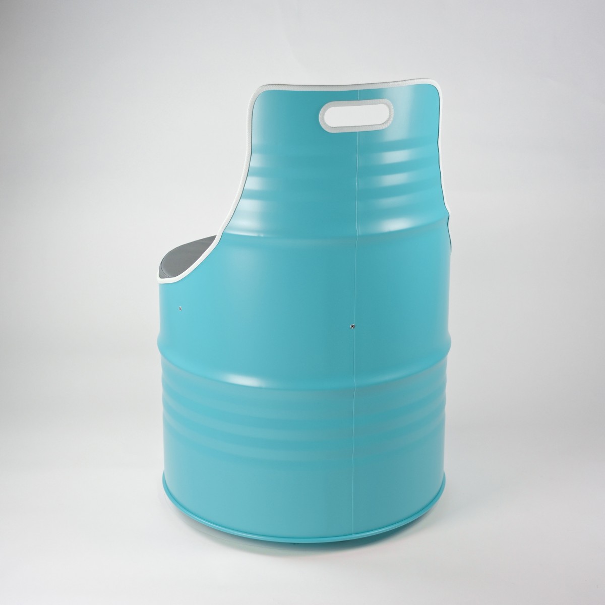 Lockengelöt - Sessel aus einem Ölfass