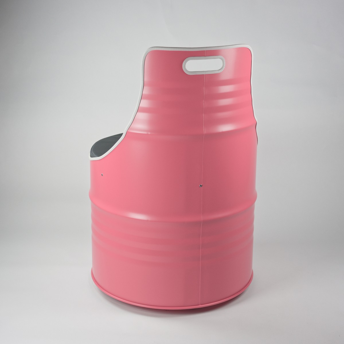 Lockengelöt - Sessel aus einem Ölfass