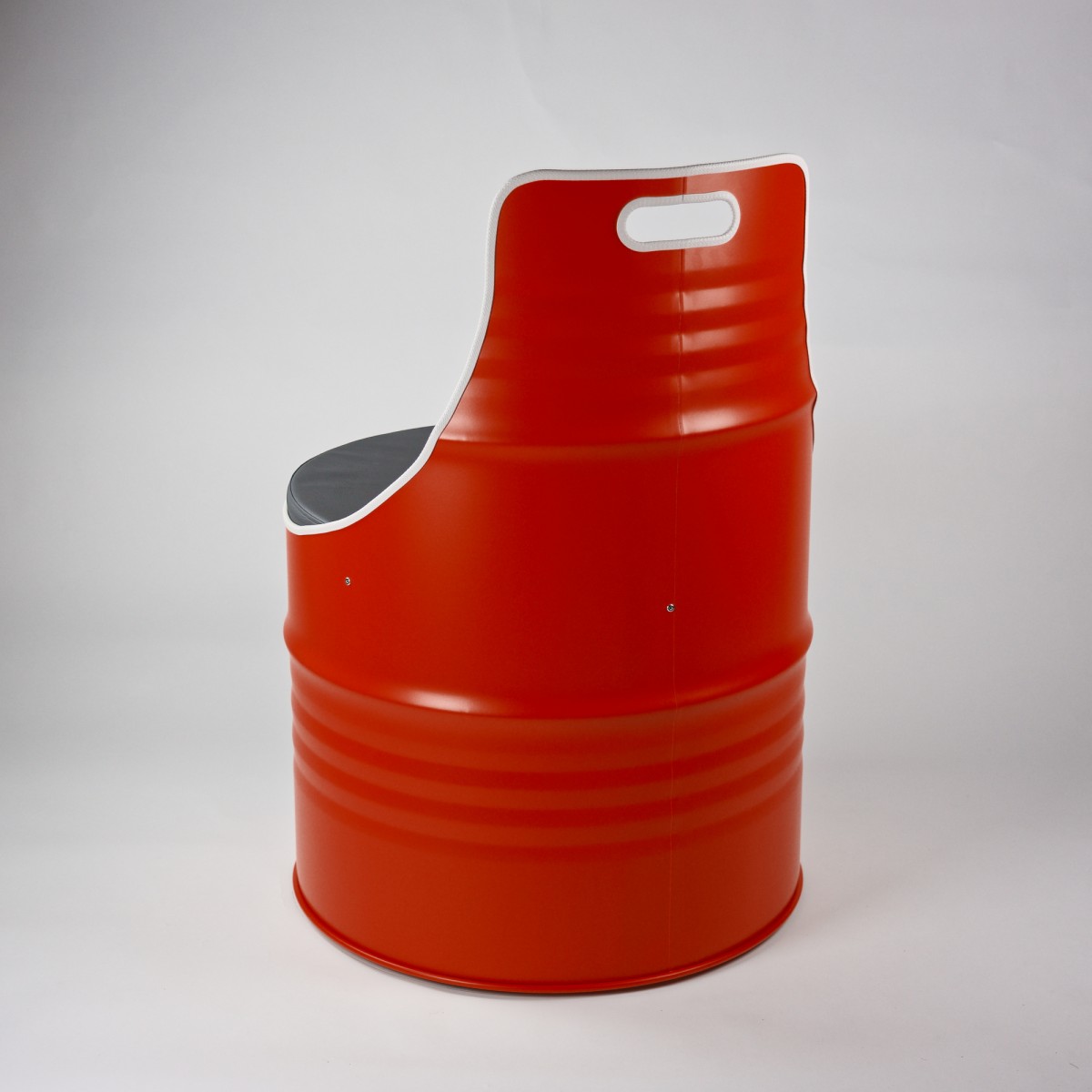 Lockengelöt - Sessel (2) aus einem Ölfass