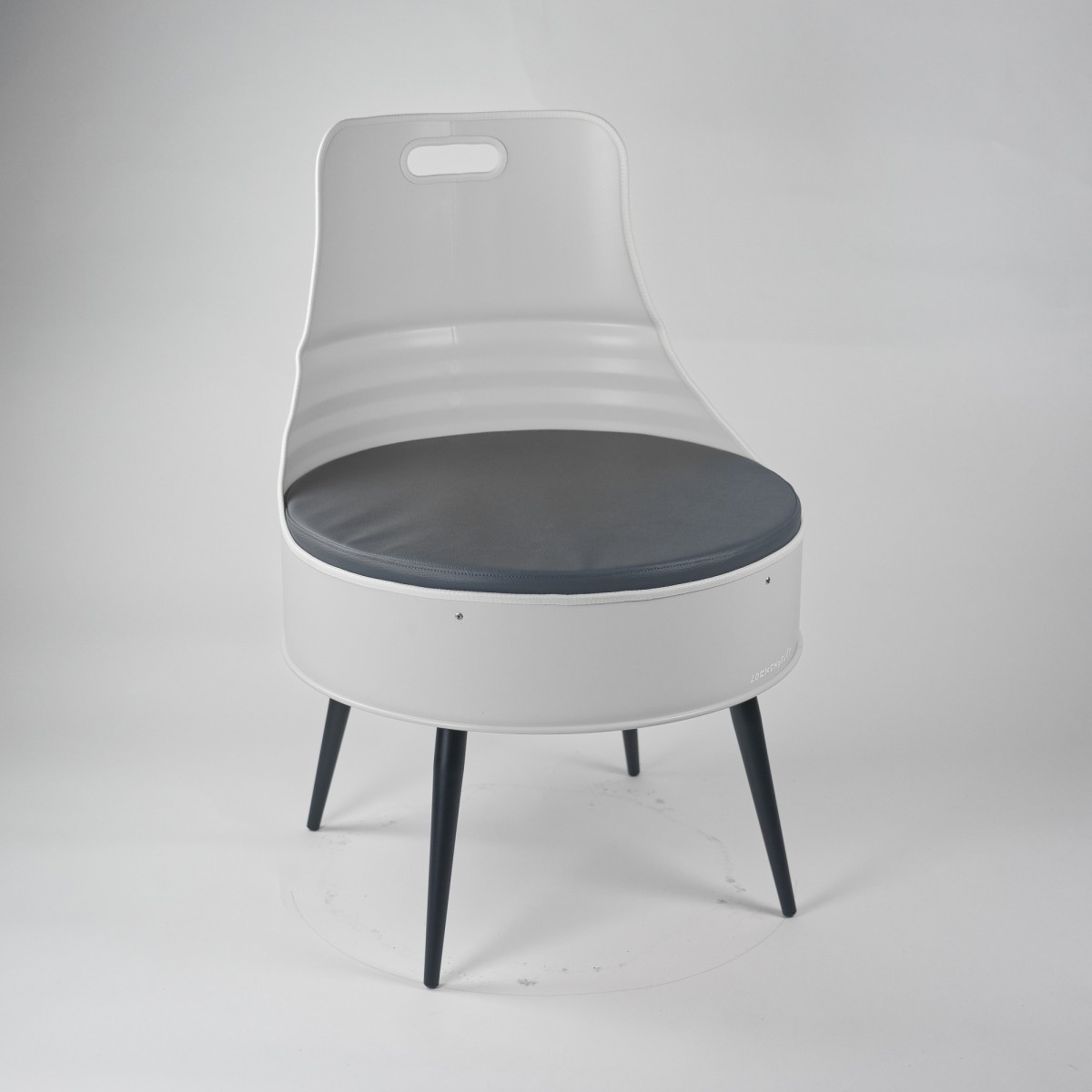 Stuhl aus einem Hamburger Ölfass - Lockengelöt