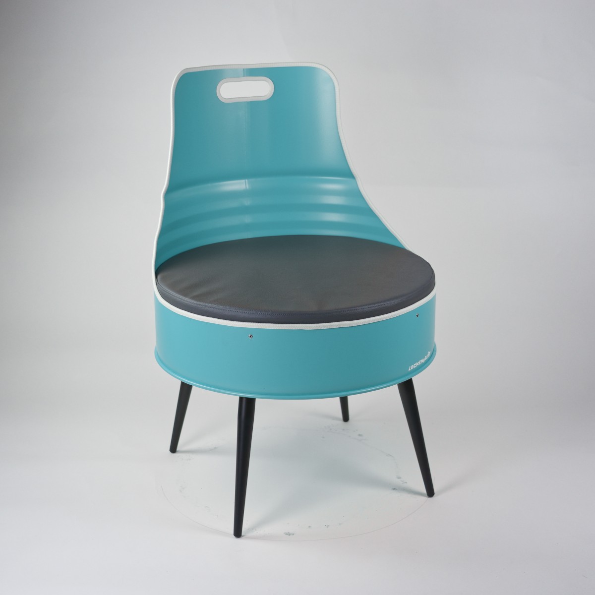 Stuhl aus einem Hamburger Ölfass - Lockengelöt