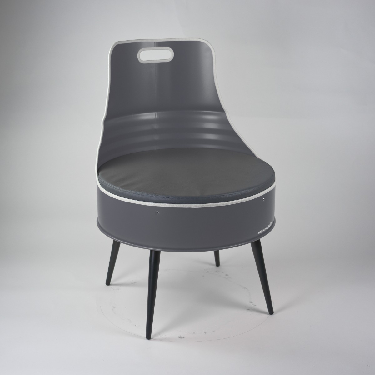 Stuhl aus einem Hamburger Ölfass - Lockengelöt