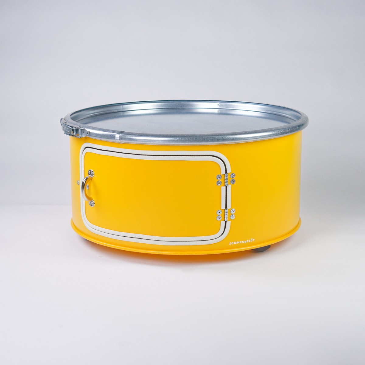 Lockengelöt - Little Bob mit Tür - Couchtisch aus Hamburger Ölfässern