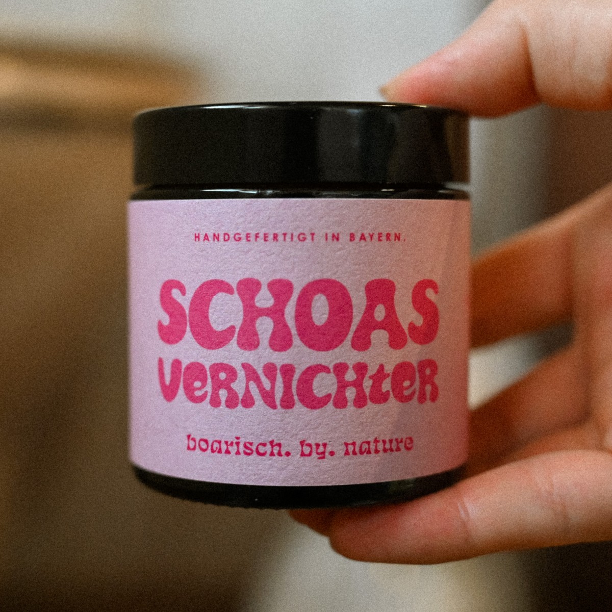 Schoasvernichter | Bayerische Spruchkerze für's WC  | 120ml Rapswachs Zedernholz