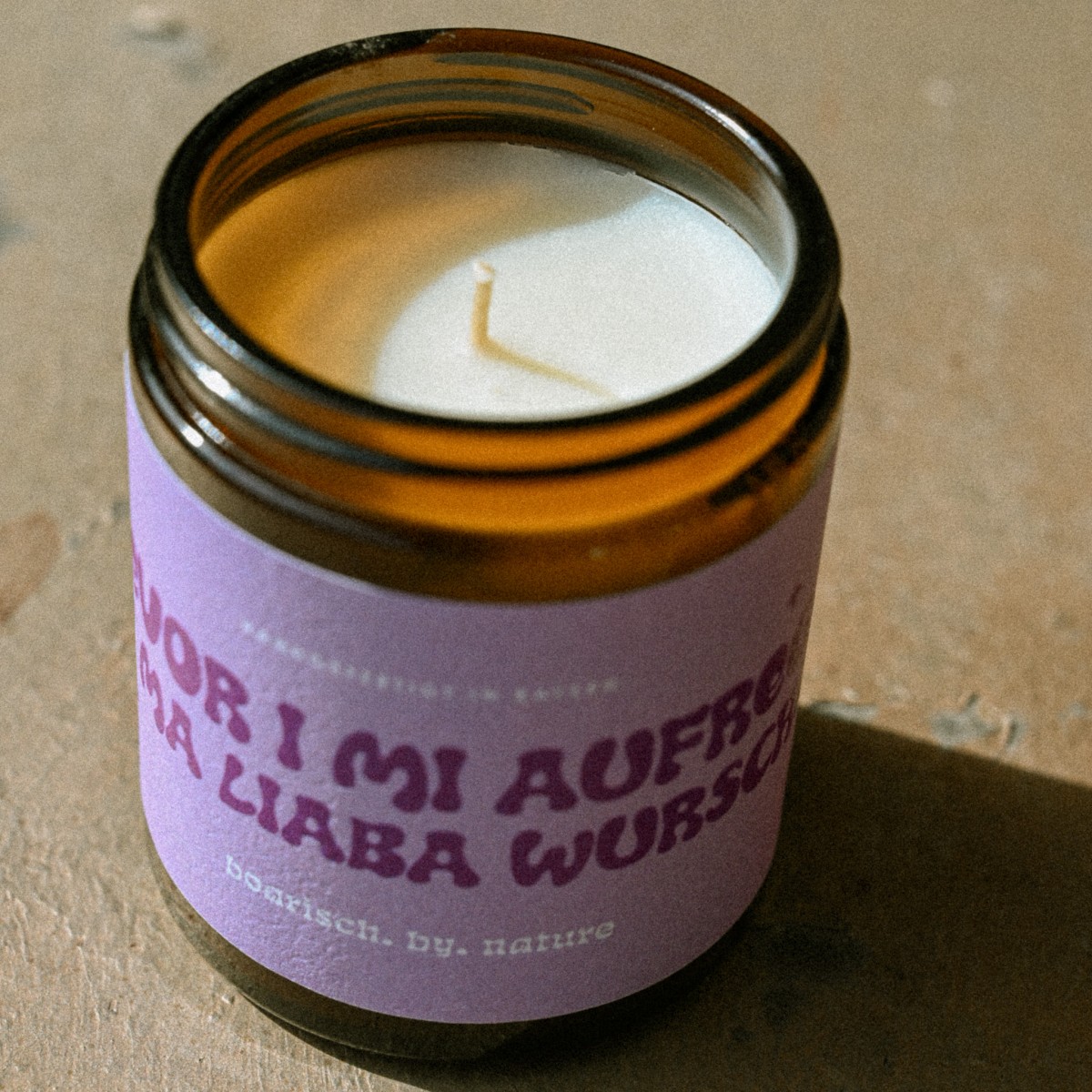 Bevor i mi aufreg, is ma liaba wurscht | Bayerische Duftkerze 180ml Rapswachs | Zedernholz