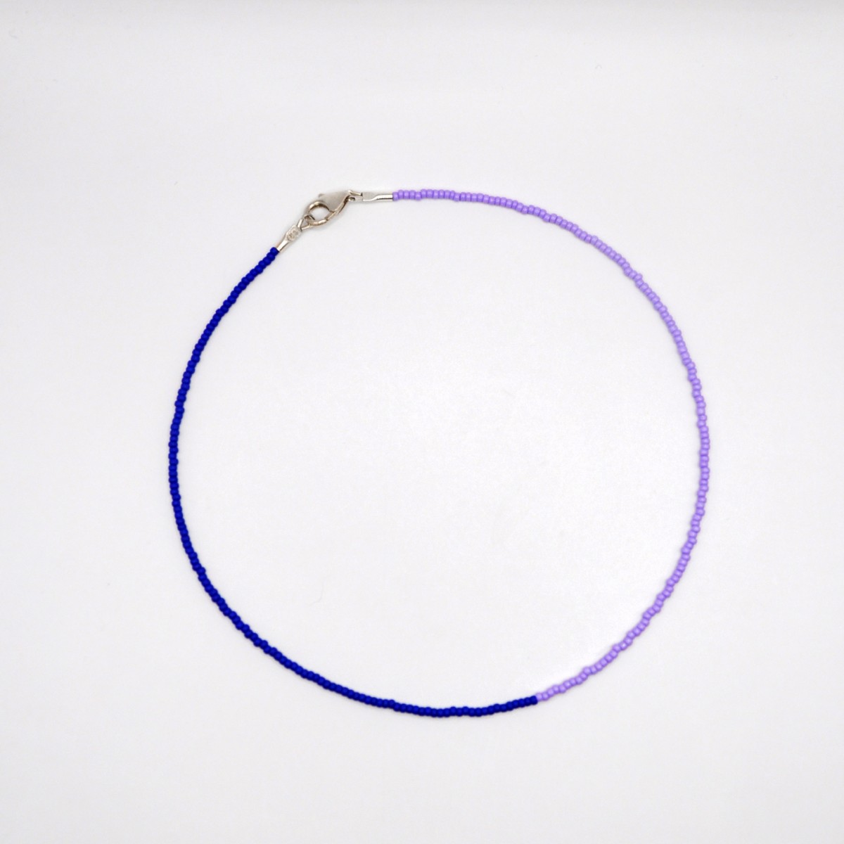 »HalfHalf« – Kette in Violett und Blau von PINAPINA