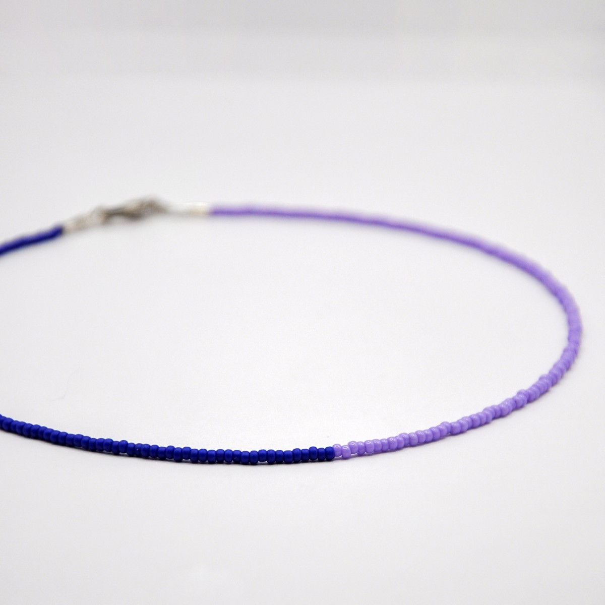 »HalfHalf« – Kette in Violett und Blau von PINAPINA