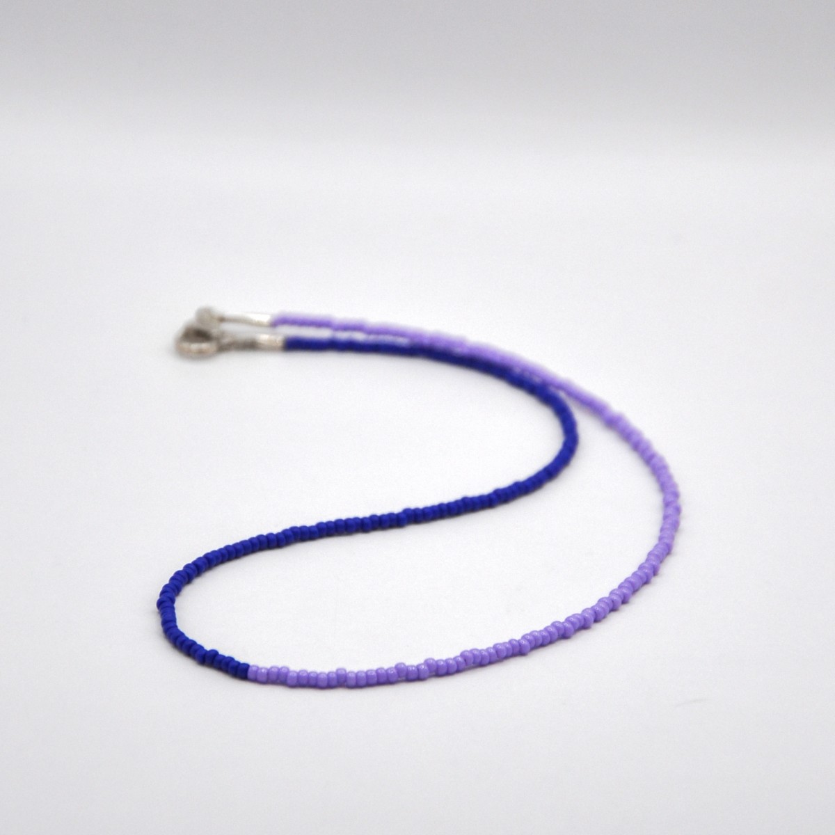 »HalfHalf« – Kette in Violett und Blau von PINAPINA